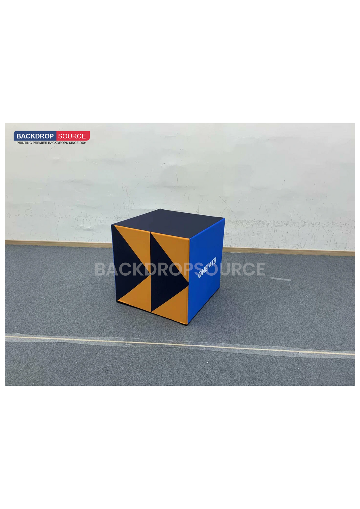 3 Sets aus Stretchstoff-Displays zur Produktpräsentation