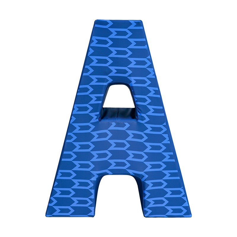 Freistehender 3D-Alphabetständer