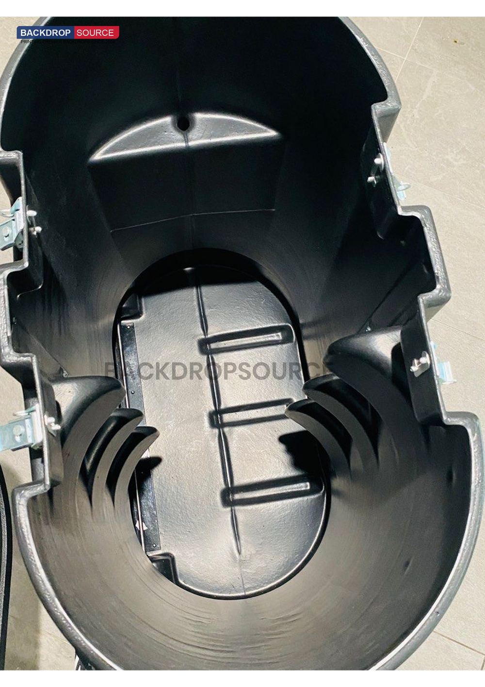 Ovallförmiger Hartschalenkoffer – fasst 6-m-Sets