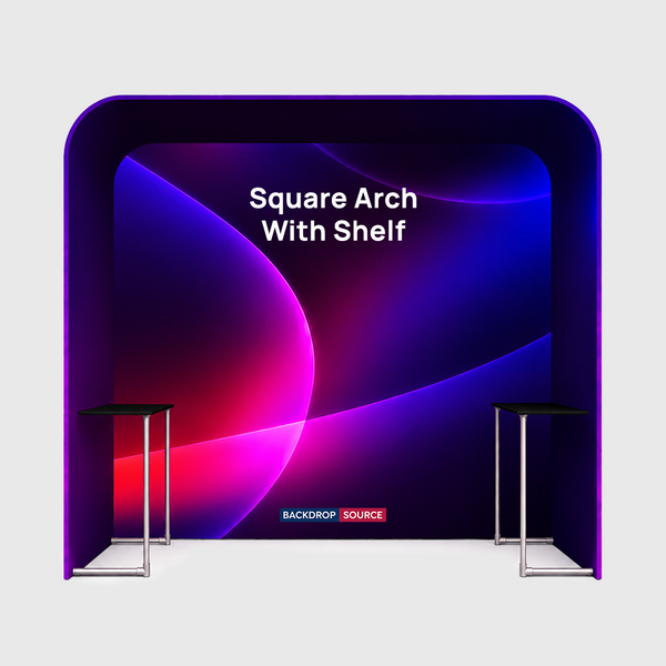 Quadratischer Stoffbogen-Messestand mit integriertem Regal