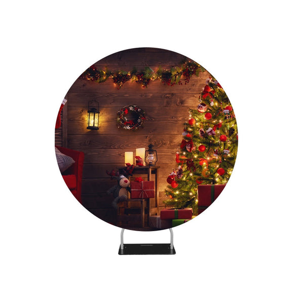 Schönes Wohnzimmer, dekoriert für Weihnachten, Kreis-Hintergrundständer